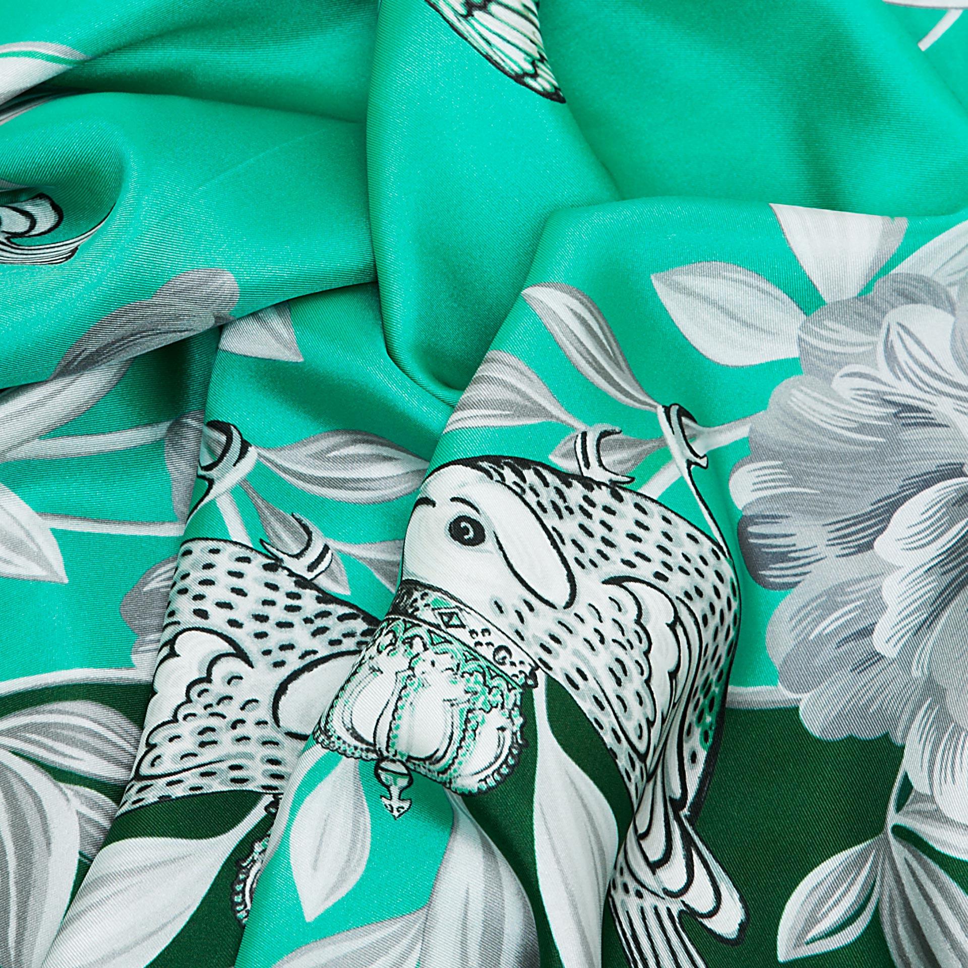 Emerald Green British Rose Garden Silk Scarf - The perfect blend of London's design and Italian craftsmanship, an exquisite gift choice.